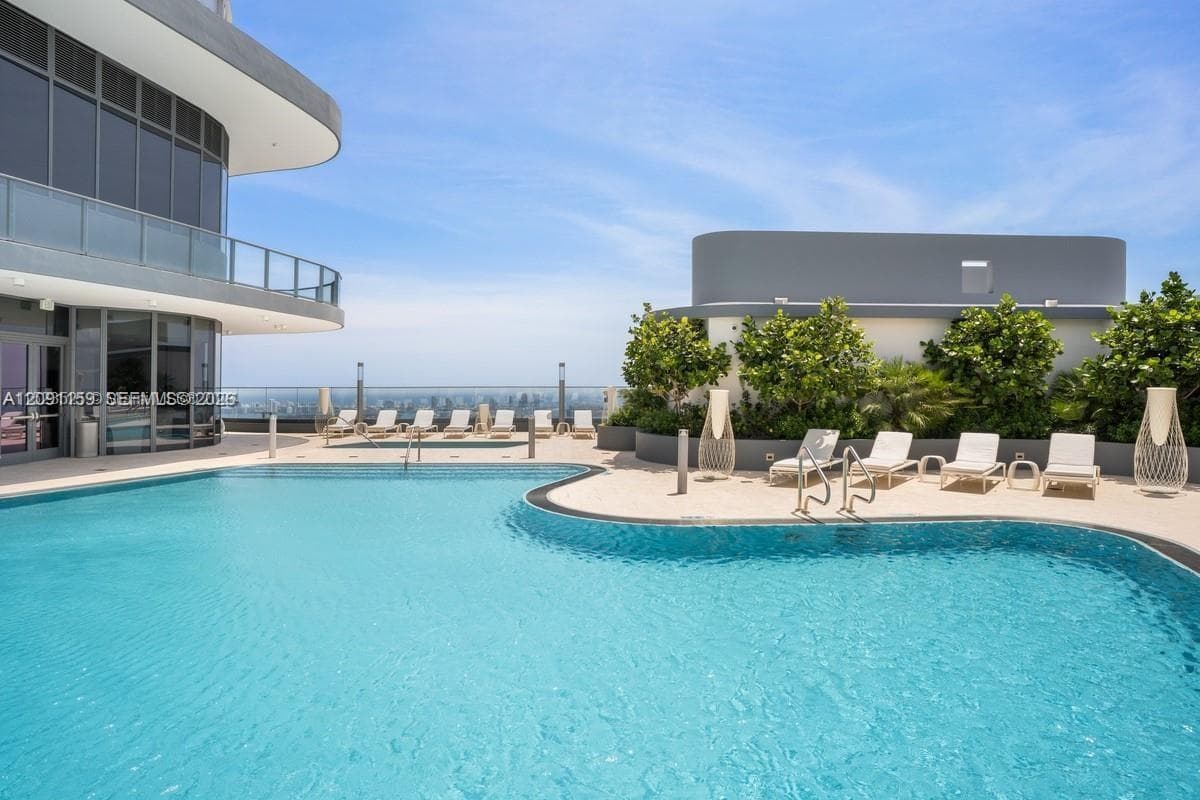 Brickell Flatiron Unit 4504 condo pending at 1000 Brickell Plz # 4504, Miami, FL 33131